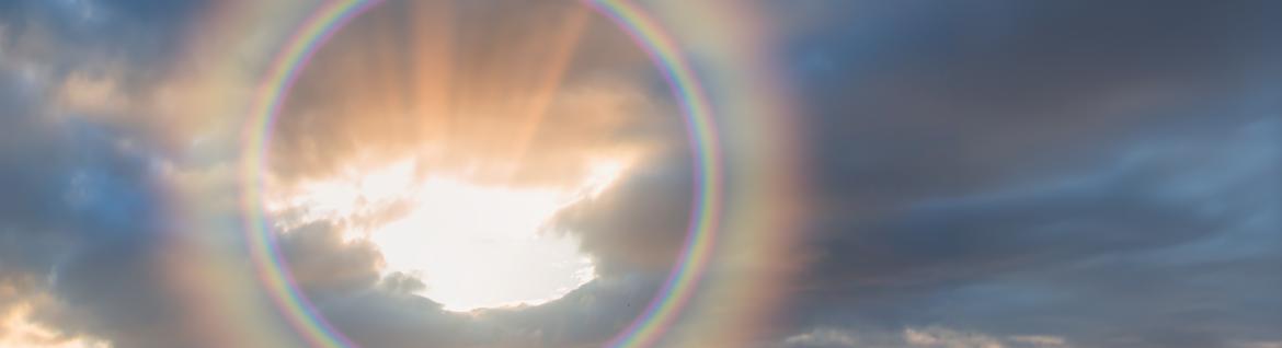 halo-lumineux-avec-nuages